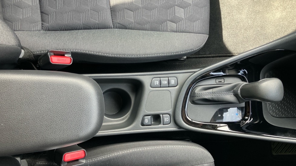 Toyota Yaris 1.5 Hybrid Design 5dr CVT Hybrid Hatchback - Image 47