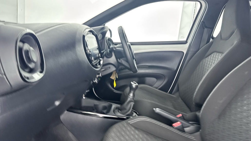 Toyota Aygo X 1.0 VVT-i Edge 5dr Petrol Hatchback - Image 5