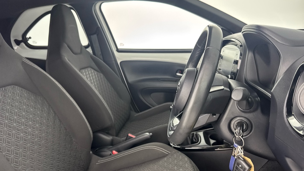 Toyota Aygo X 1.0 VVT-i Edge 5dr Petrol Hatchback - Image 12