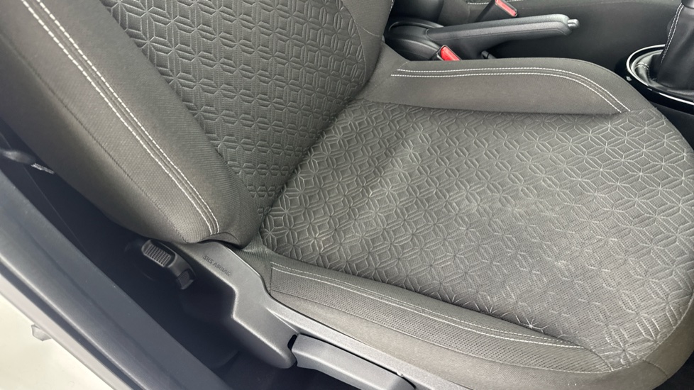 Toyota Aygo X 1.0 VVT-i Edge 5dr Petrol Hatchback - Image 17