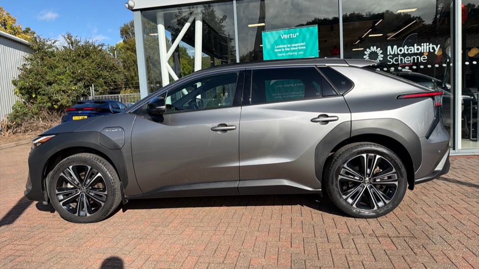 Toyota bZ4X 150kW Vision 71.4kWh 5dr Auto Electric Hatchback - Image 24