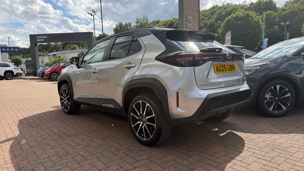 Toyota Yaris Cross 1.5 Hybrid GR Sport 5dr CVT Hybrid Estate - Image 4