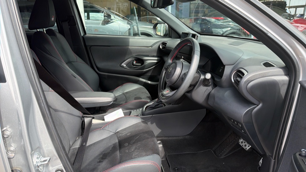 Toyota Yaris Cross 1.5 Hybrid GR Sport 5dr CVT Hybrid Estate - Image 12