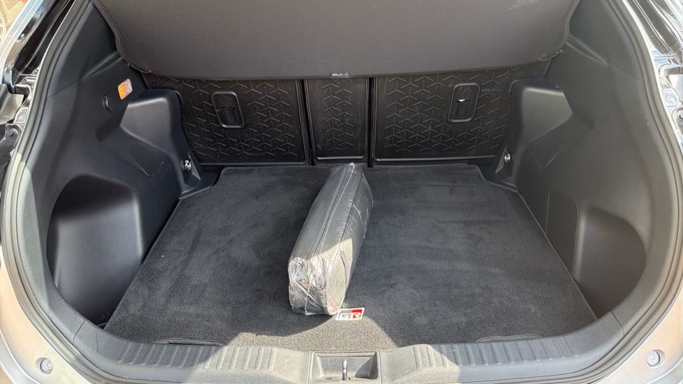 Toyota Yaris Cross 1.5 Hybrid GR Sport 5dr CVT Hybrid Estate - Image 13