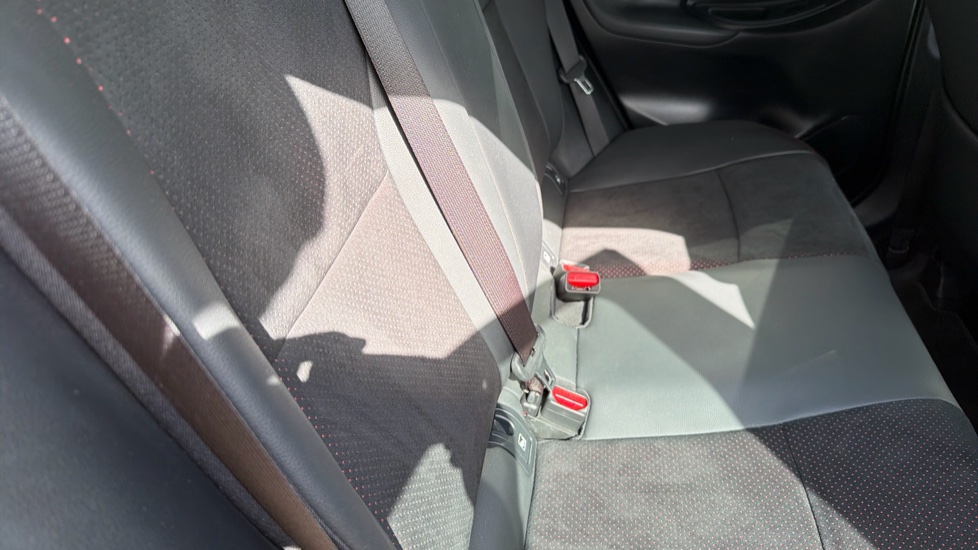 Toyota Yaris Cross 1.5 Hybrid GR Sport 5dr CVT Hybrid Estate - Image 14