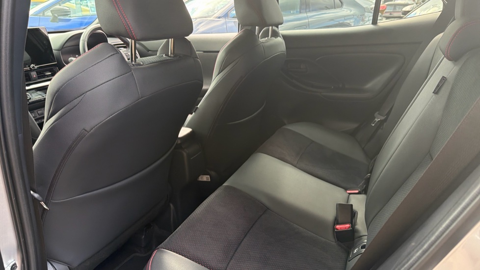 Toyota Yaris Cross 1.5 Hybrid GR Sport 5dr CVT Hybrid Estate - Image 15