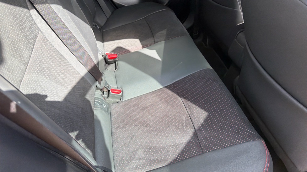 Toyota Yaris Cross 1.5 Hybrid GR Sport 5dr CVT Hybrid Estate - Image 17