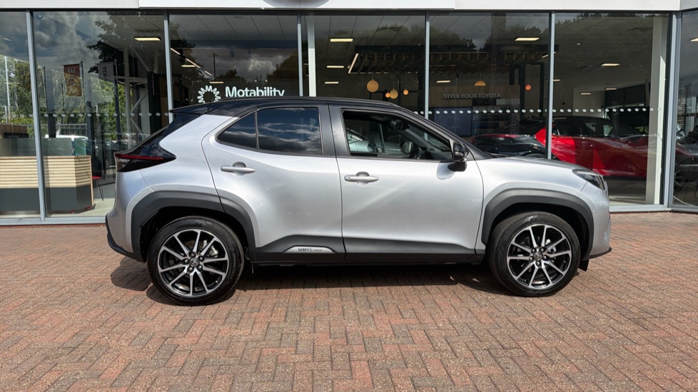 Toyota Yaris Cross 1.5 Hybrid GR Sport 5dr CVT Hybrid Estate - Image 23