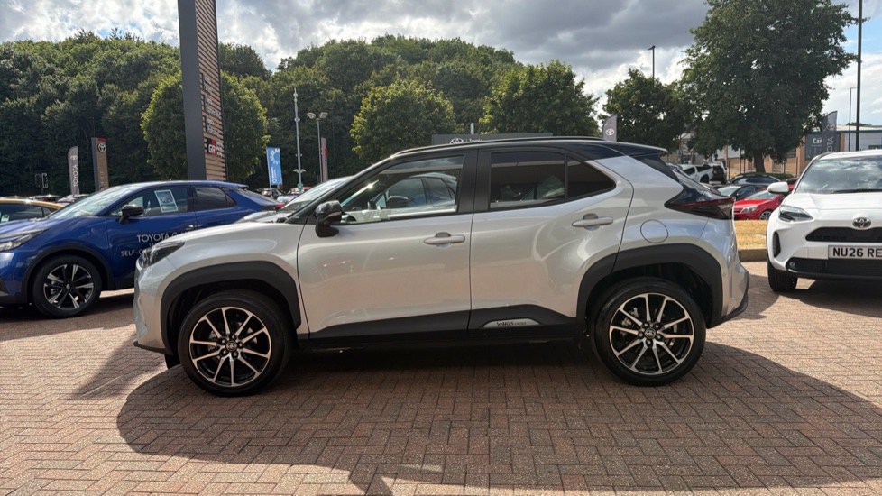 Toyota Yaris Cross 1.5 Hybrid GR Sport 5dr CVT Hybrid Estate - Image 24