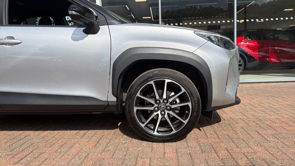 Toyota Yaris Cross 1.5 Hybrid GR Sport 5dr CVT Hybrid Estate - Image 25