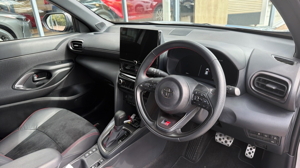 Toyota Yaris Cross 1.5 Hybrid GR Sport 5dr CVT Hybrid Estate - Image 34