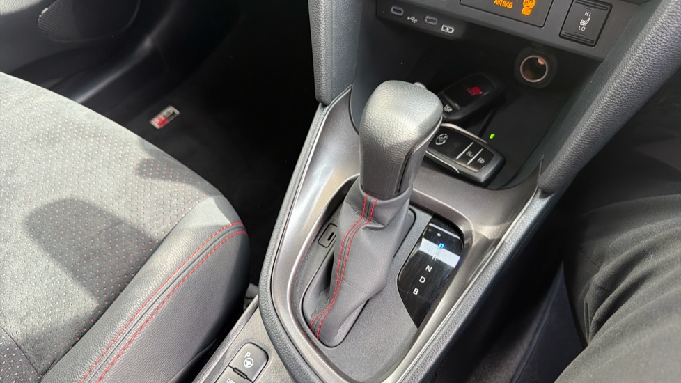 Toyota Yaris Cross 1.5 Hybrid GR Sport 5dr CVT Hybrid Estate - Image 39