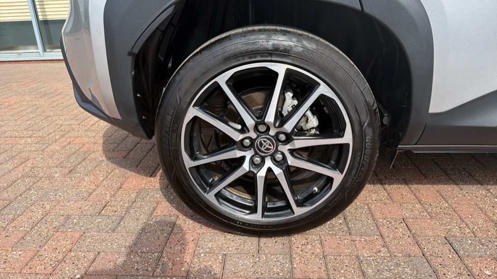 Toyota Yaris Cross 1.5 Hybrid GR Sport 5dr CVT Hybrid Estate - Image 41