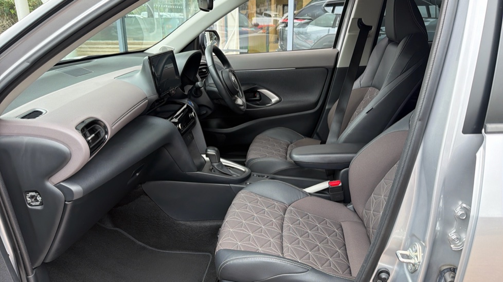 Toyota Yaris Cross 1.5 Hybrid Excel 5dr CVT Hybrid Estate - Image 5