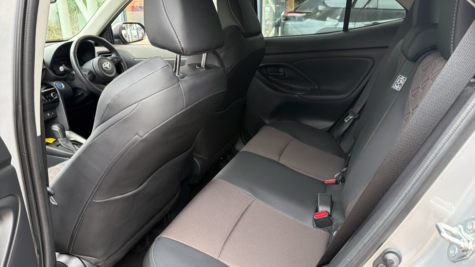 Toyota Yaris Cross 1.5 Hybrid Excel 5dr CVT Hybrid Estate - Image 15