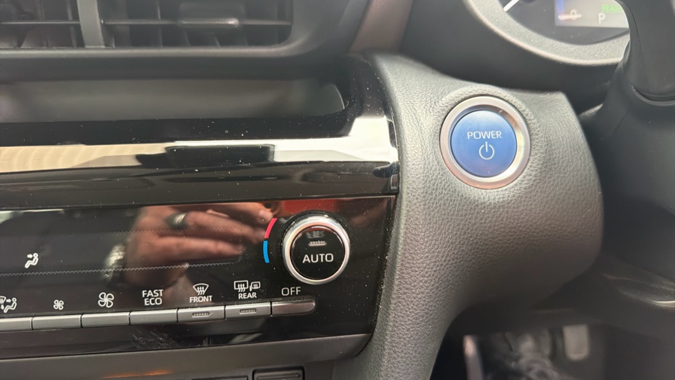 Toyota Yaris Cross 1.5 Hybrid Excel 5dr CVT Hybrid Estate - Image 16