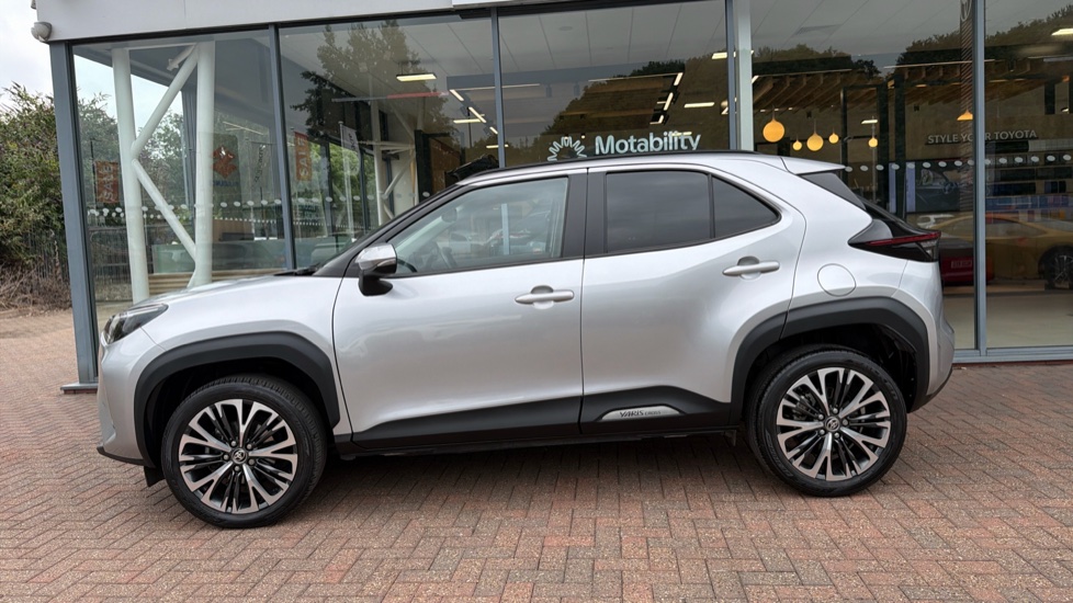 Toyota Yaris Cross 1.5 Hybrid Excel 5dr CVT Hybrid Estate - Image 24