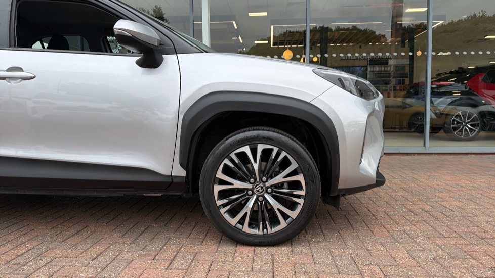 Toyota Yaris Cross 1.5 Hybrid Excel 5dr CVT Hybrid Estate - Image 25