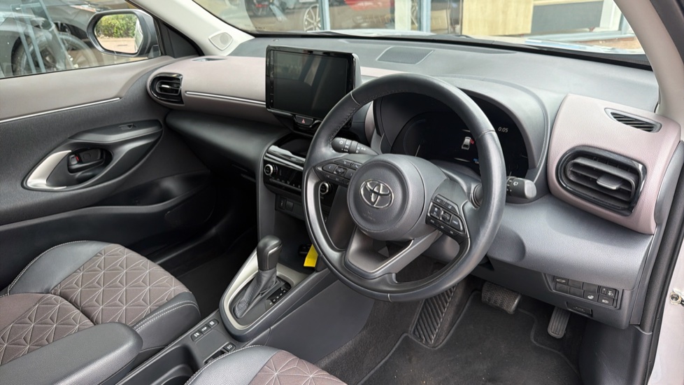 Toyota Yaris Cross 1.5 Hybrid Excel 5dr CVT Hybrid Estate - Image 34