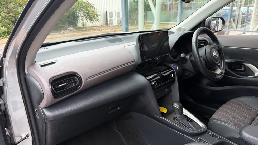 Toyota Yaris Cross 1.5 Hybrid Excel 5dr CVT Hybrid Estate - Image 44