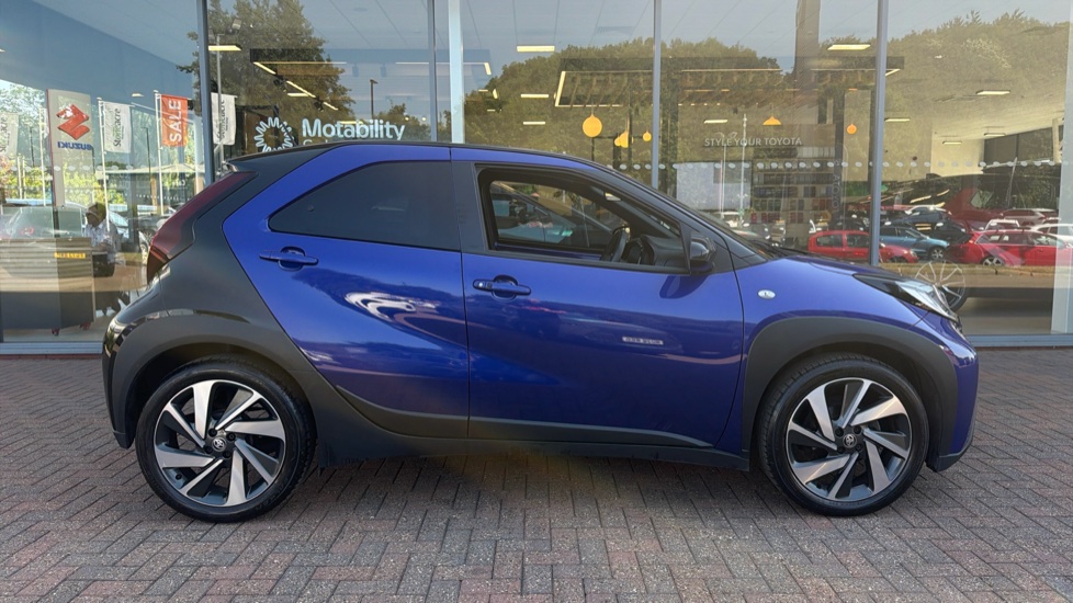 Toyota Aygo X 1.0 VVT-i Exclusive 5dr Petrol Hatchback - Image 23