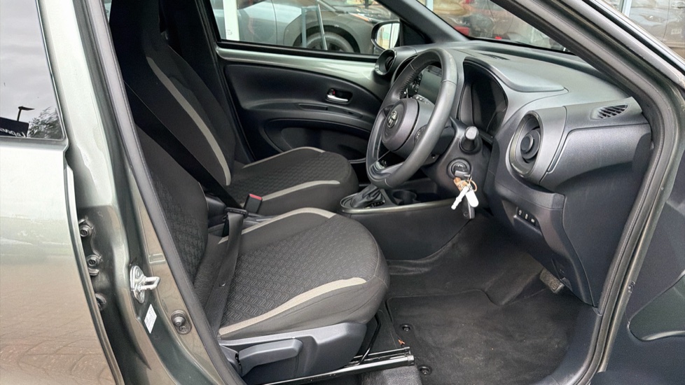 Toyota Aygo X 1.0 VVT-i Edge 5dr Auto Petrol Hatchback - Image 12