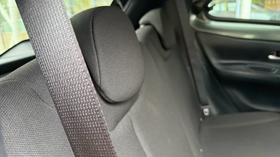 Toyota Aygo X 1.0 VVT-i Edge 5dr Auto Petrol Hatchback - Image 18