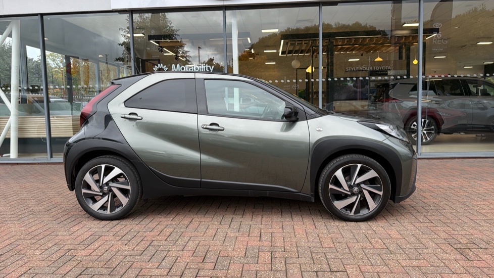 Toyota Aygo X 1.0 VVT-i Edge 5dr Auto Petrol Hatchback - Image 23
