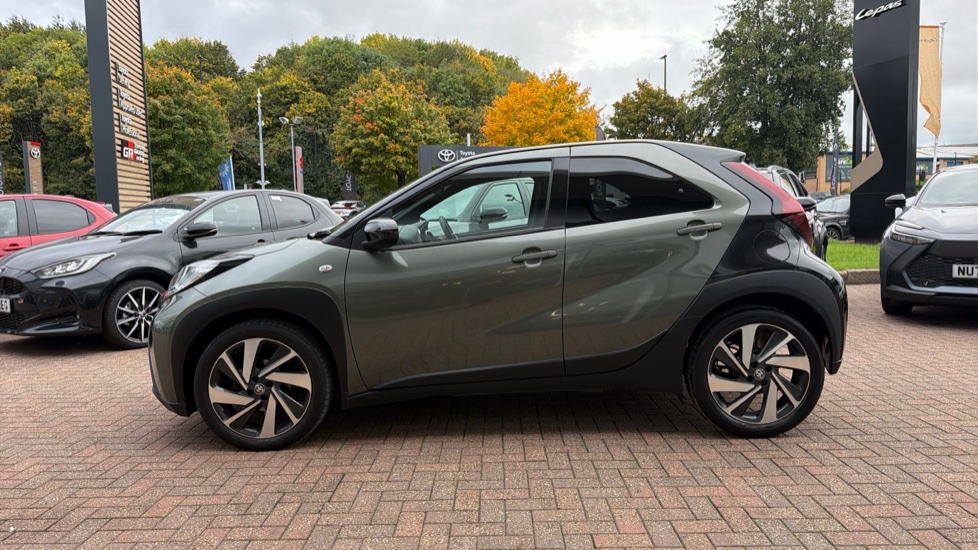 Toyota Aygo X 1.0 VVT-i Edge 5dr Auto Petrol Hatchback - Image 24