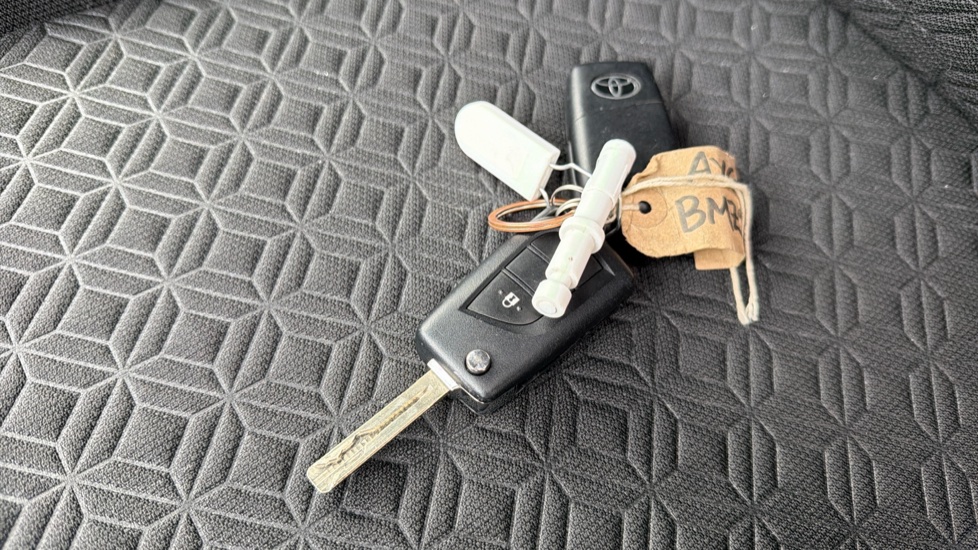Toyota Aygo X 1.0 VVT-i Edge 5dr Auto Petrol Hatchback - Image 28