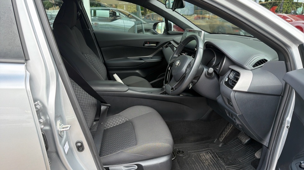 Toyota C-HR 1.8 Hybrid Icon 5dr CVT Hybrid Hatchback - Image 12
