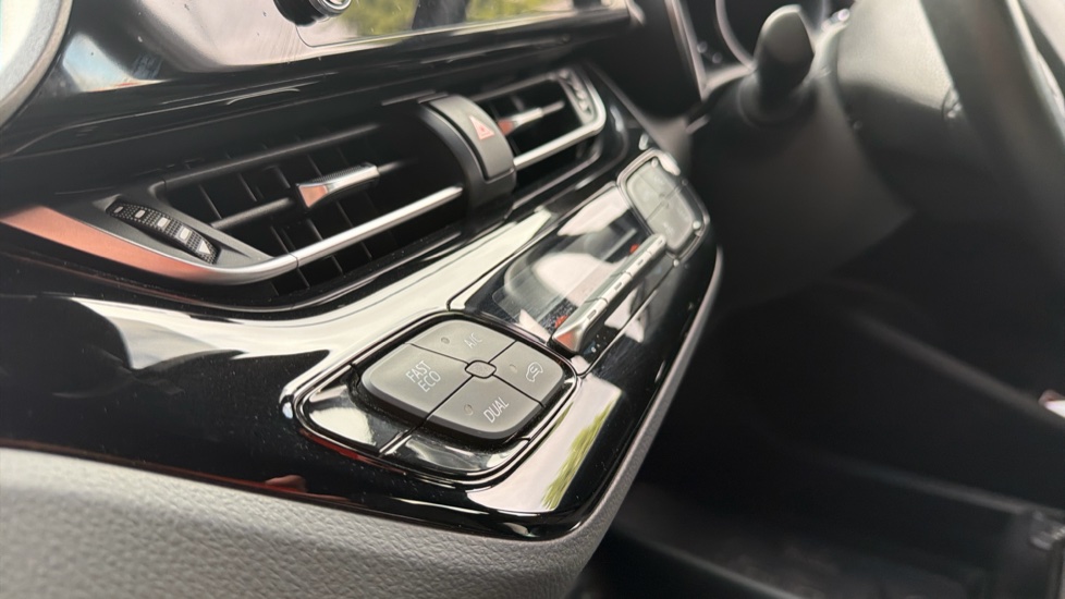 Toyota C-HR 1.8 Hybrid Icon 5dr CVT Hybrid Hatchback - Image 16