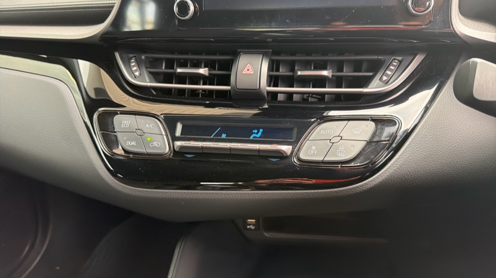 Toyota C-HR 1.8 Hybrid Icon 5dr CVT Hybrid Hatchback - Image 38