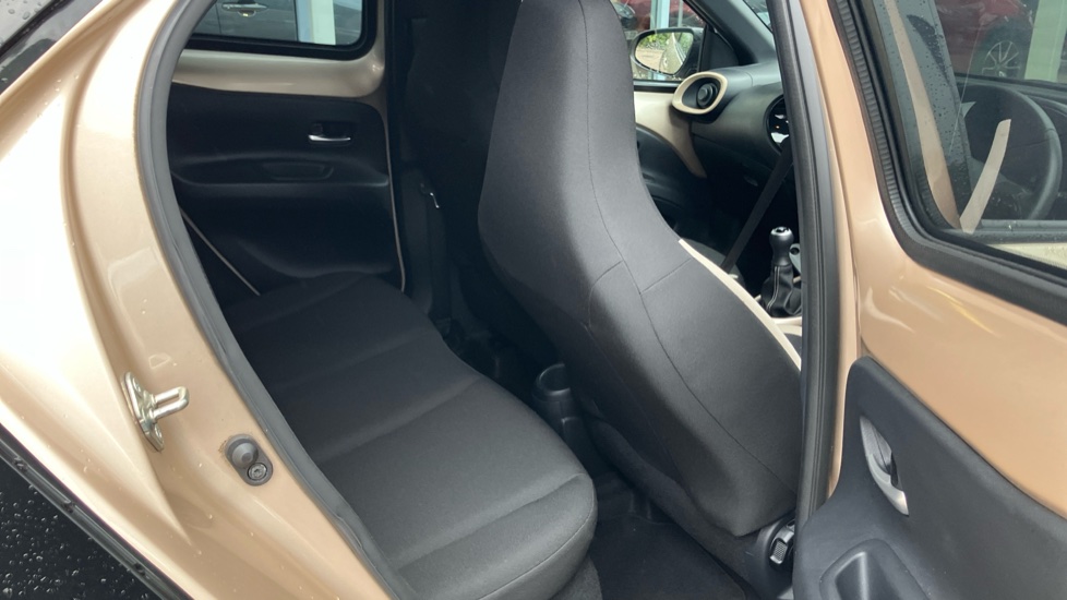 Toyota Aygo X 1.0 VVT-i Edge 5dr Petrol Hatchback - Image 8