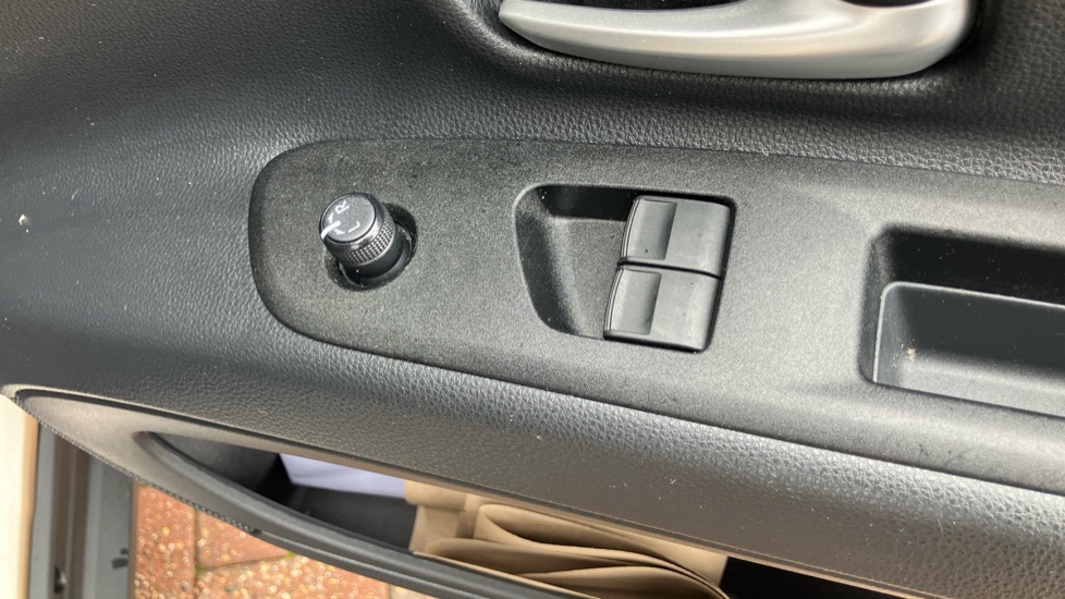 Toyota Aygo X 1.0 VVT-i Edge 5dr Petrol Hatchback - Image 35