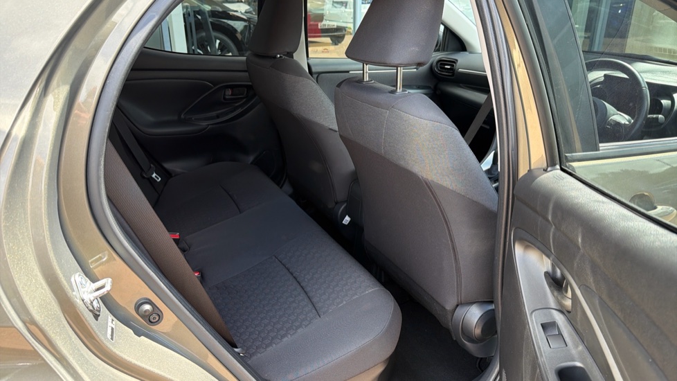 Toyota Yaris 1.5 Hybrid Design 5dr CVT Hybrid Hatchback - Image 8