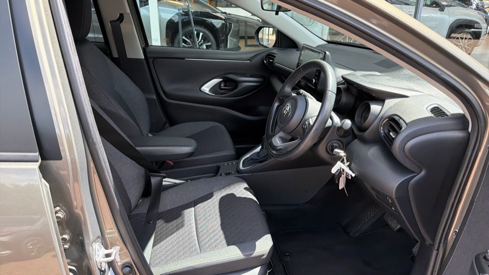 Toyota Yaris 1.5 Hybrid Design 5dr CVT Hybrid Hatchback - Image 12