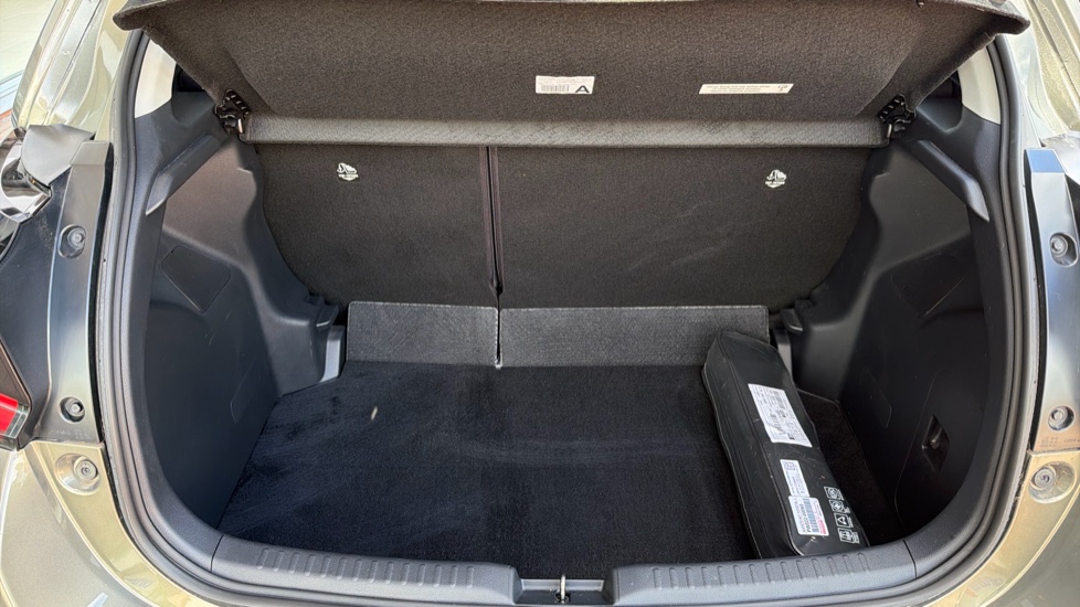 Toyota Yaris 1.5 Hybrid Design 5dr CVT Hybrid Hatchback - Image 13