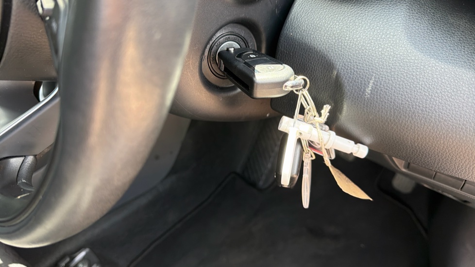 Toyota Yaris 1.5 Hybrid Design 5dr CVT Hybrid Hatchback - Image 16