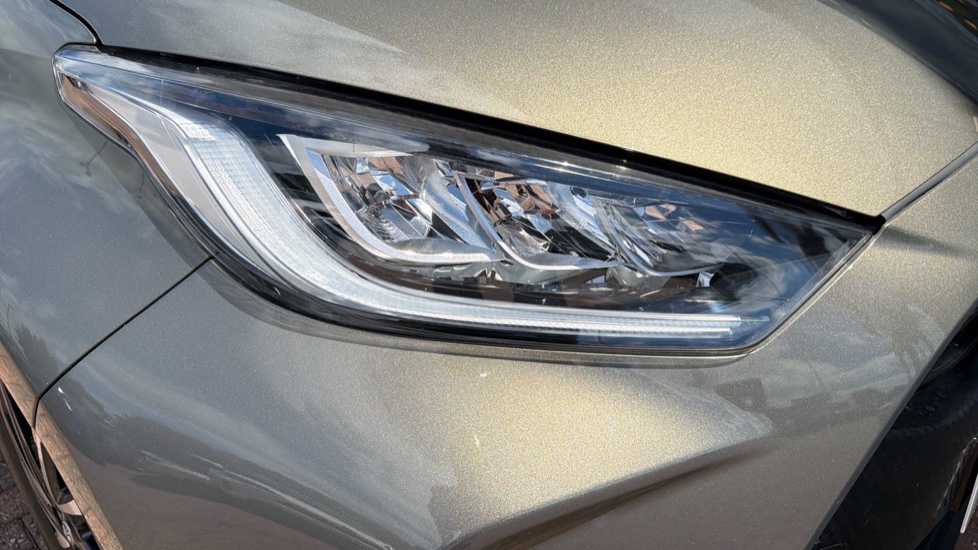 Toyota Yaris 1.5 Hybrid Design 5dr CVT Hybrid Hatchback - Image 20