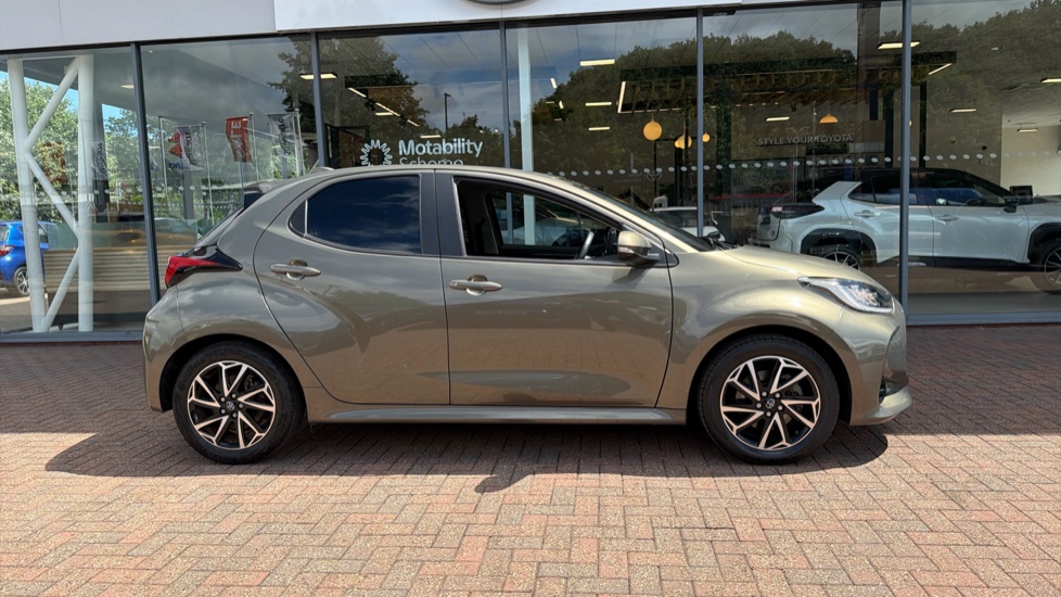 Toyota Yaris 1.5 Hybrid Design 5dr CVT Hybrid Hatchback - Image 23