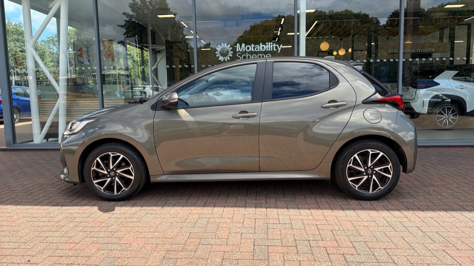Toyota Yaris 1.5 Hybrid Design 5dr CVT Hybrid Hatchback - Image 24