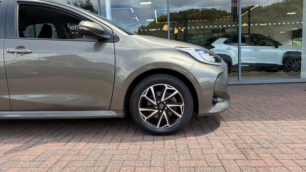 Toyota Yaris 1.5 Hybrid Design 5dr CVT Hybrid Hatchback - Image 25