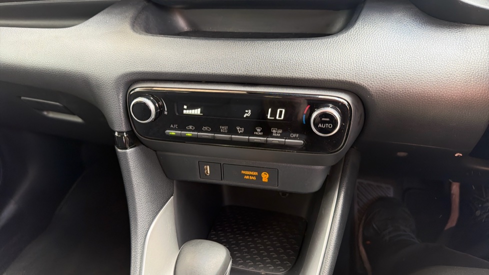Toyota Yaris 1.5 Hybrid Design 5dr CVT Hybrid Hatchback - Image 38