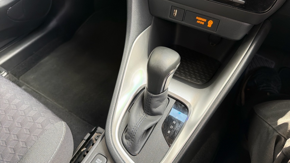 Toyota Yaris 1.5 Hybrid Design 5dr CVT Hybrid Hatchback - Image 39