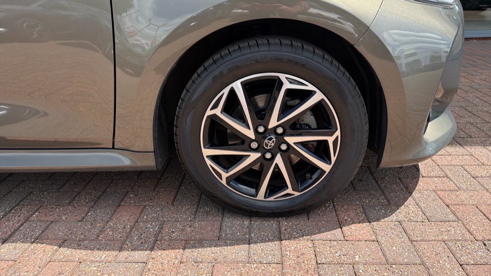 Toyota Yaris 1.5 Hybrid Design 5dr CVT Hybrid Hatchback - Image 40
