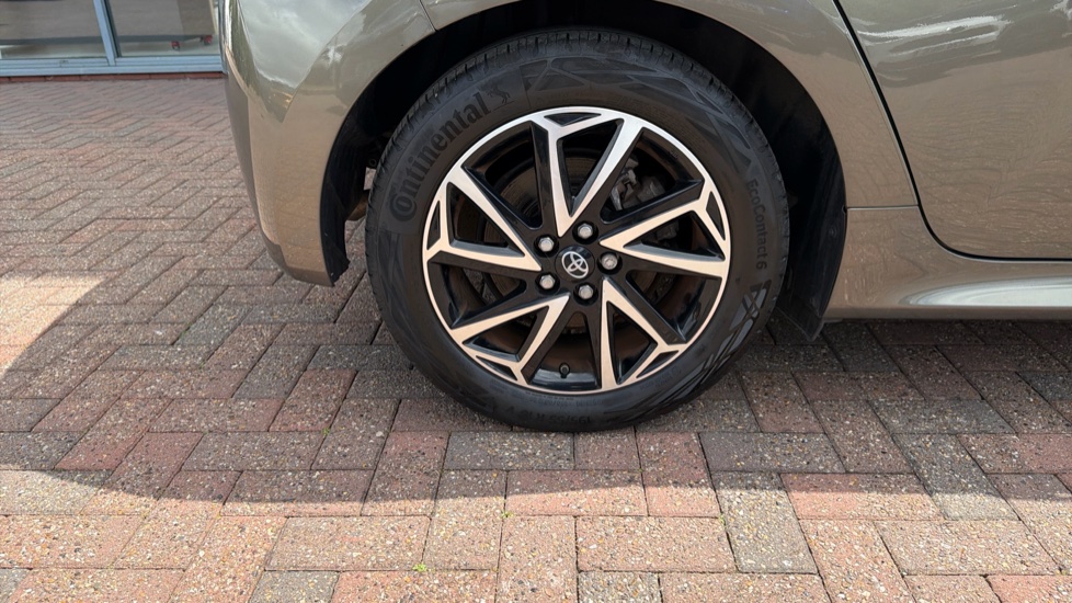 Toyota Yaris 1.5 Hybrid Design 5dr CVT Hybrid Hatchback - Image 41