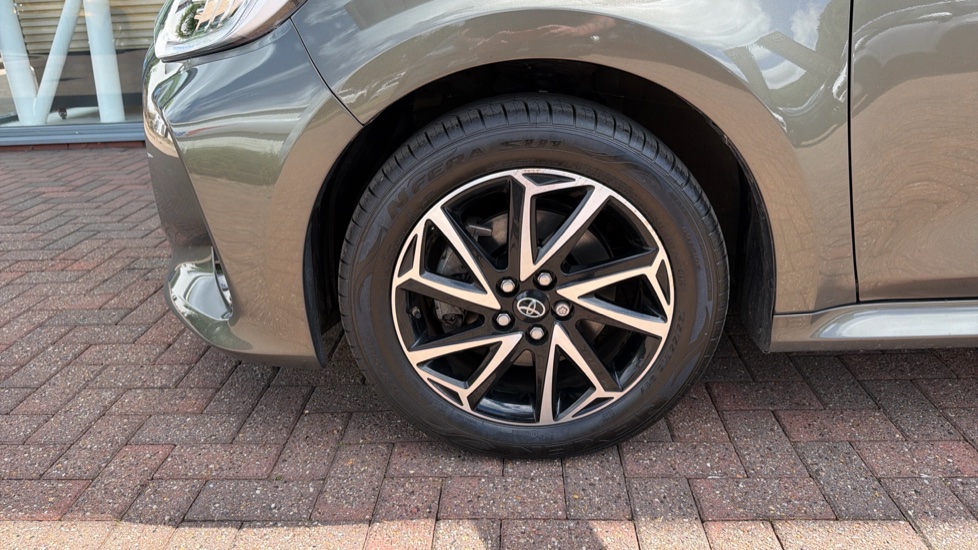 Toyota Yaris 1.5 Hybrid Design 5dr CVT Hybrid Hatchback - Image 42