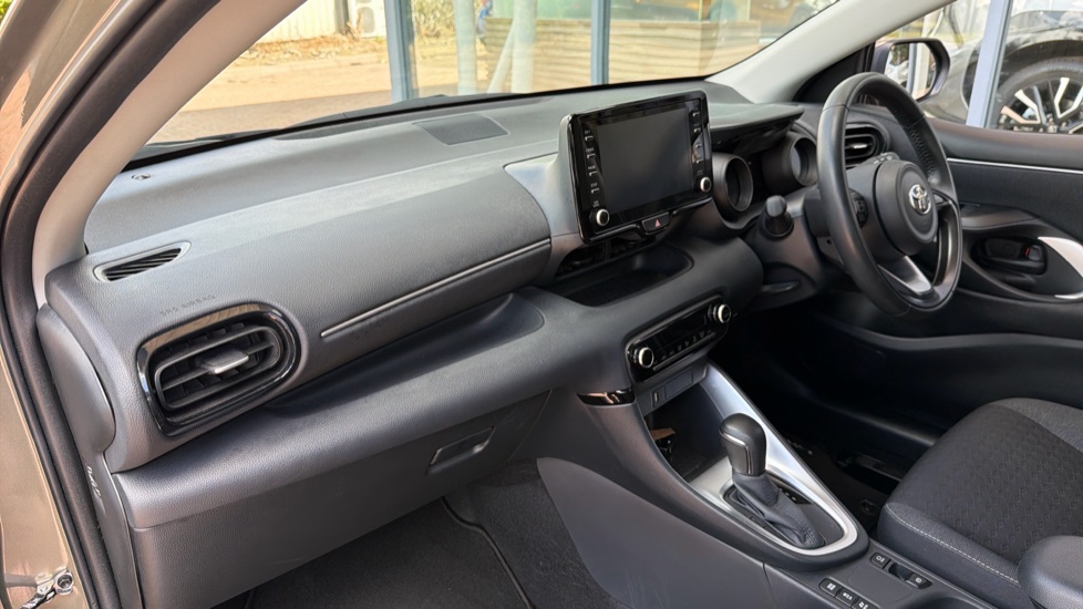 Toyota Yaris 1.5 Hybrid Design 5dr CVT Hybrid Hatchback - Image 44