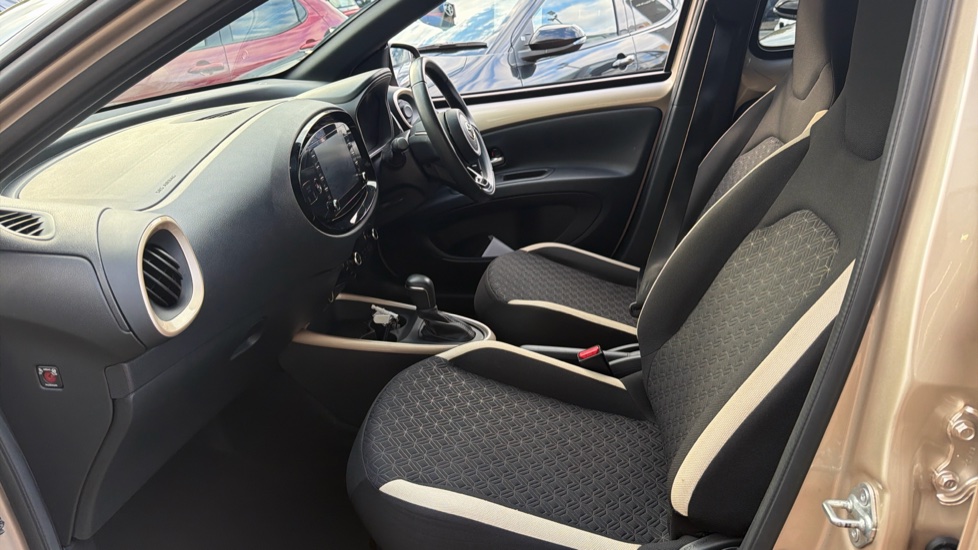 Toyota Aygo X 1.0 VVT-i Edge 5dr Auto Petrol Hatchback - Image 5